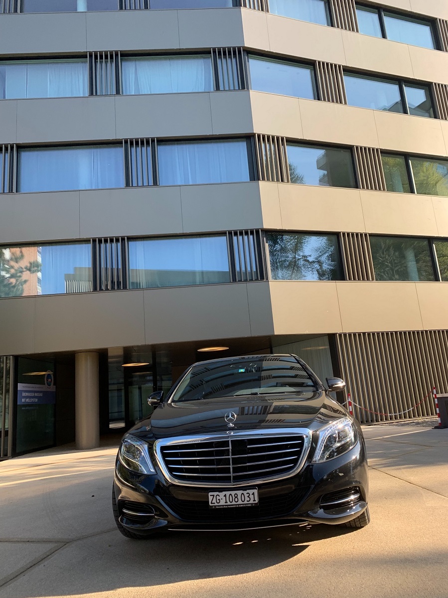 Corporate Limousine Shuttles in Buonas